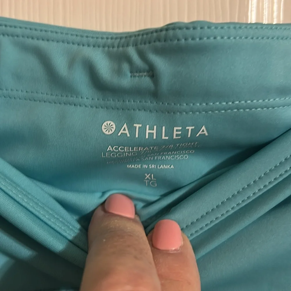 New Athleta Leggings, size XL.  NWT. Accelerate 7/8 tight. - Picture 2 of 6